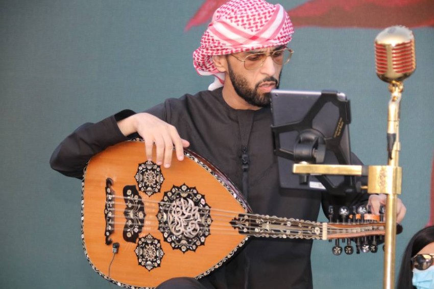 طارق المنهالي: النشاط المسرحي خجول وغيابه يشكل أزمة حقيقية