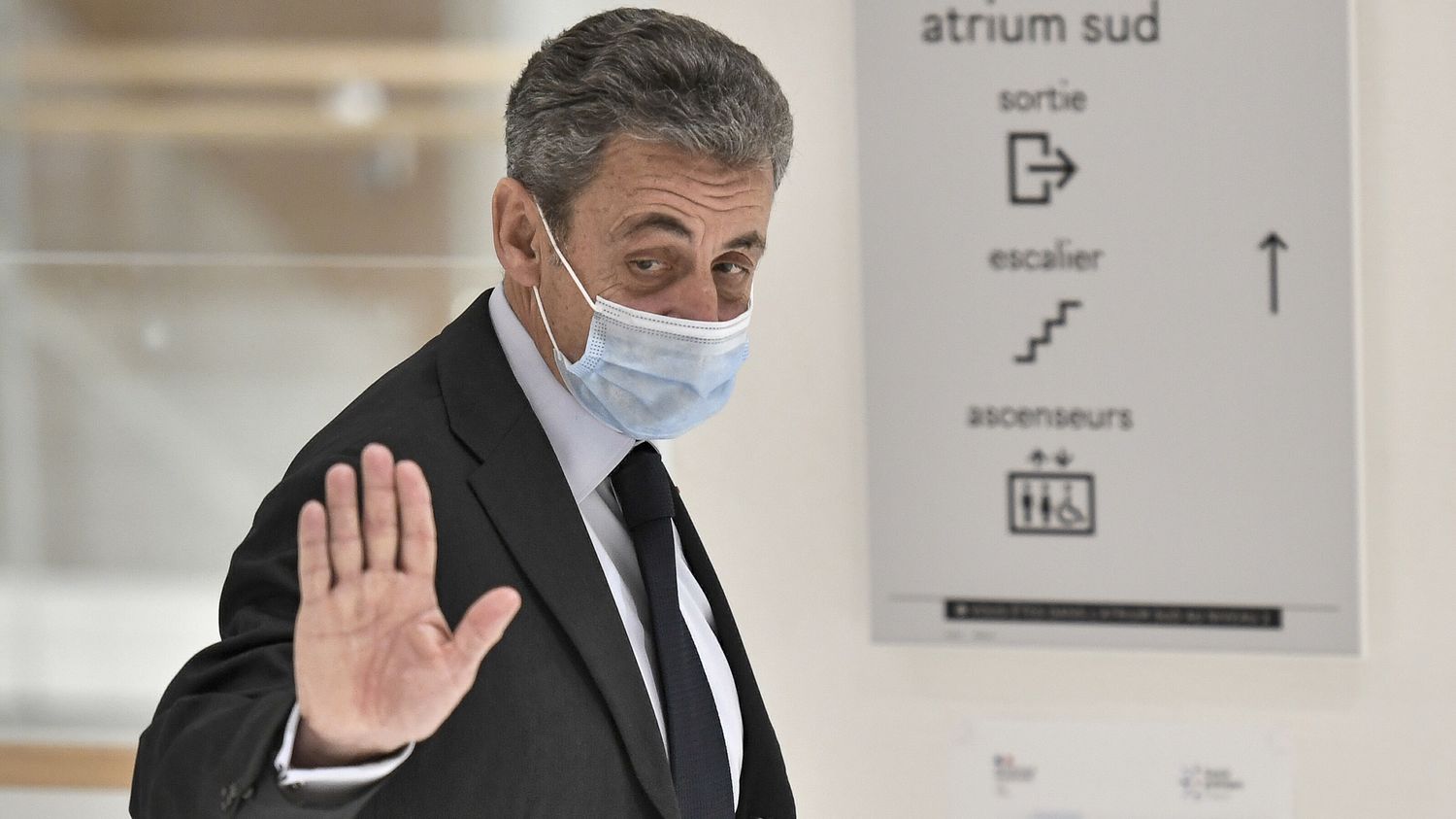 "Je ne reconnais aucune de ces infamies", se défend Nicolas Sarkozy à l'audience