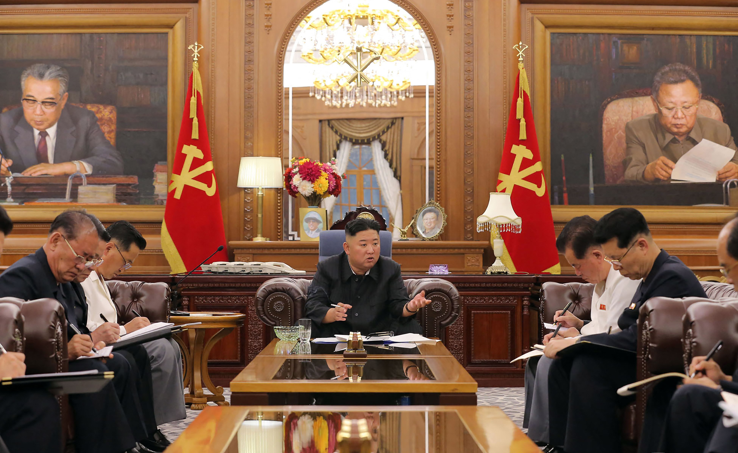Fertőzőnek gondolja az élelmiszereket Észak-Korea diktátora, ezért inkább be sem engedi azokat