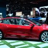Tesla: il titolo consolida a 715 dollari, cosa pensano gli analisti