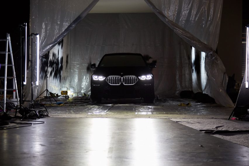 BMW presentó el auto negro "más negro del mundo"