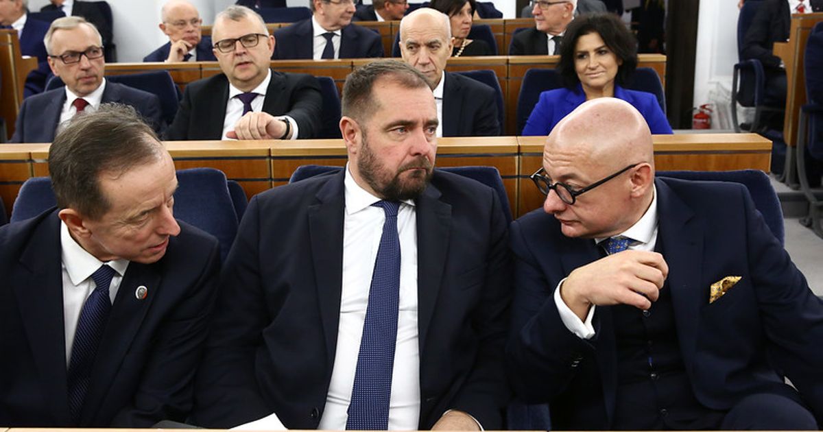Większość opozycyjna w Senacie przyjęła poprawki budżetowe na prawie 10 mld zł