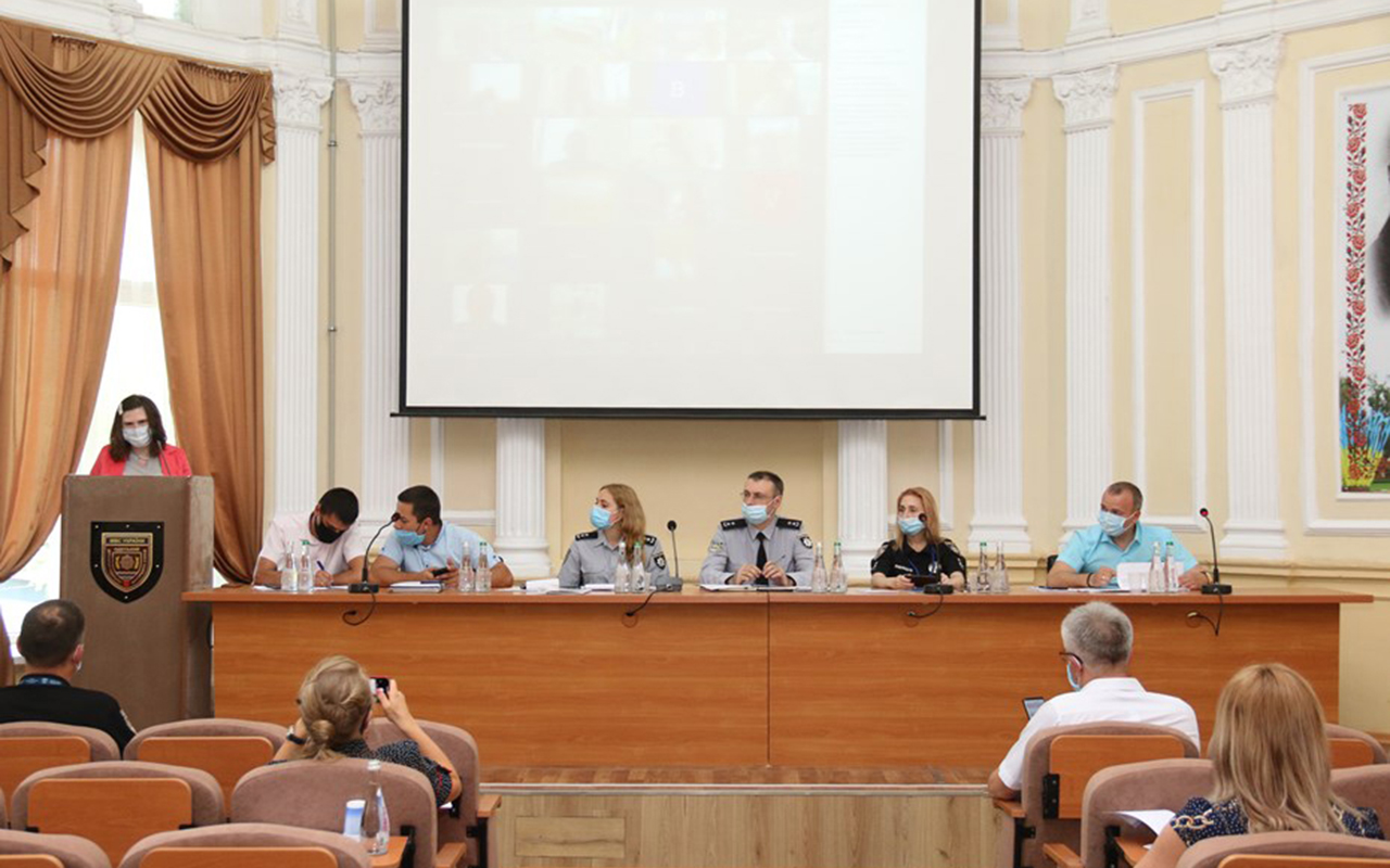 Олег Болгар — зампрокурора и преподаватель Университета внутренних дел (крайний справа в президиуме)