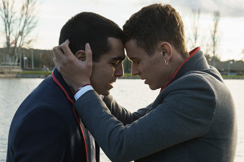 Тайны, любовь втроем, много секса и ЛГБТК+: вышел первый трейлер четвертого сезона испанского сериала "Элита" про школьников