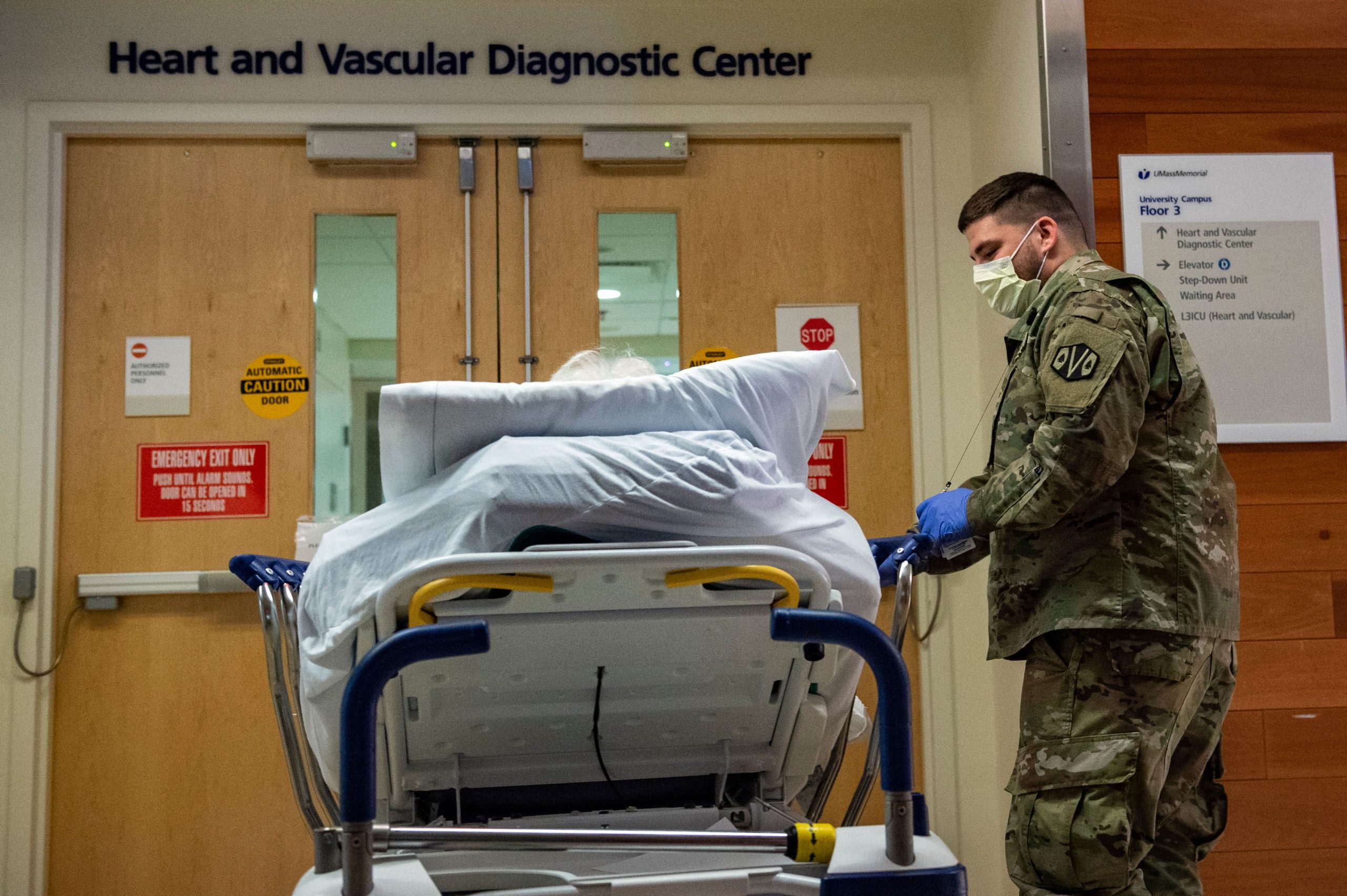 Байден направляет военного медицинского персонала в больницы в шести штатах