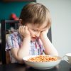 Ребенок ничего не ест, не хочет есть прикорм, отказывается - что делать, советуют врачи Объяснение