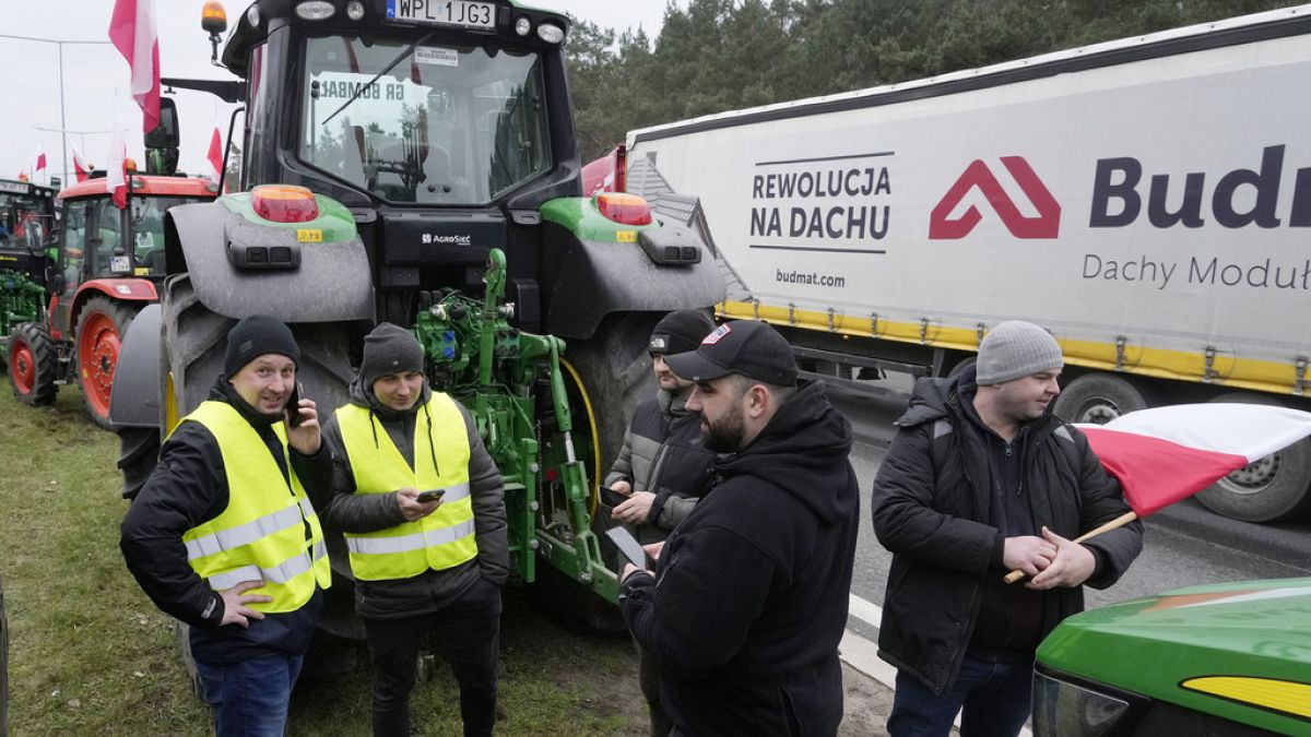 Дональд Туск и фермеры не договорились: блокада границы с Украиной продолжится